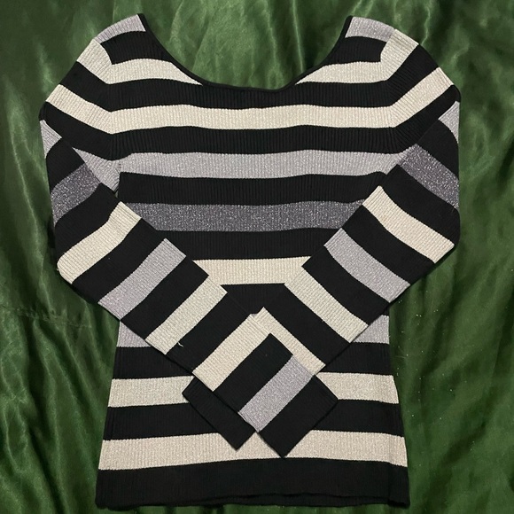 Sweater - Picture 4 of 4